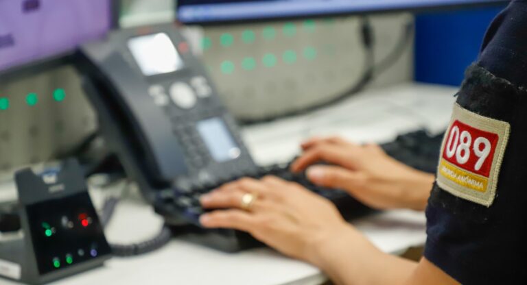 Gobierno fortalece 089 para combatir extorsión telefónica y proteger a familias