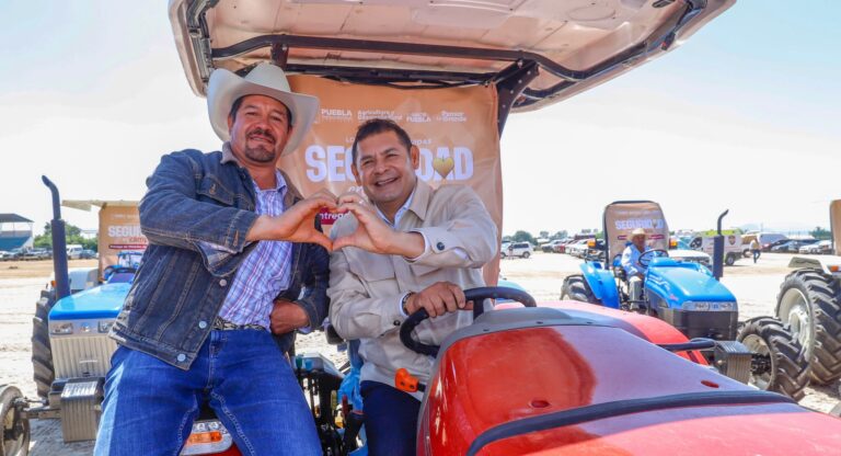 Gobierno de Puebla cumple un sueño: 27 módulos de maquinaria, drones y tractores