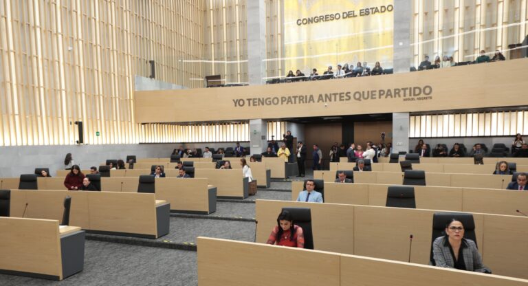 Productivo trabajo de la LXII Legislatura con 216 aprobaciones 