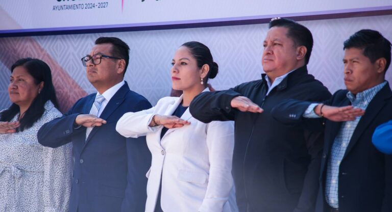 Reafirma Lupita Cuautle valores cívicos y de legalidad en ceremonia