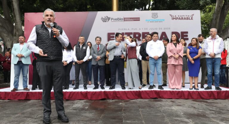 Entrega Gobierno de la Ciudad uniformes a integrantes del Sindicato del Ayuntamiento de Puebla