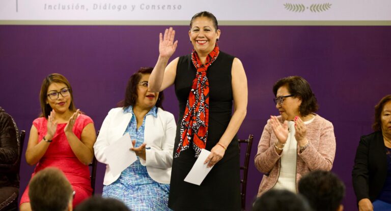 Educación, único camino para la transformación y el cambio social, destaca Laura Artemisa 