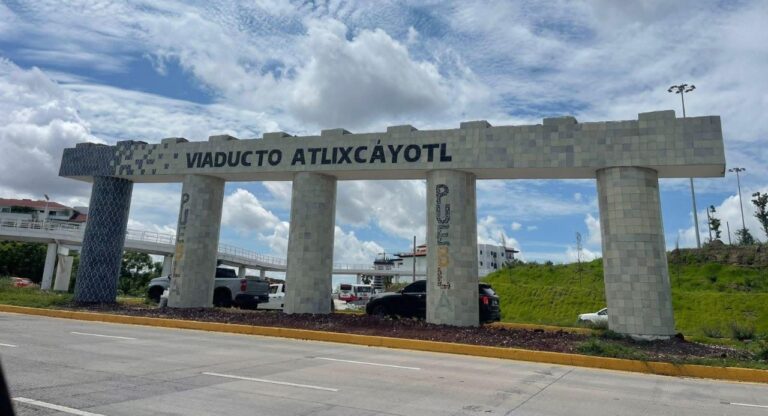 Concluyen trabajos de restauración en los pilares de talavera del Distribuidor Atlixcáyotl