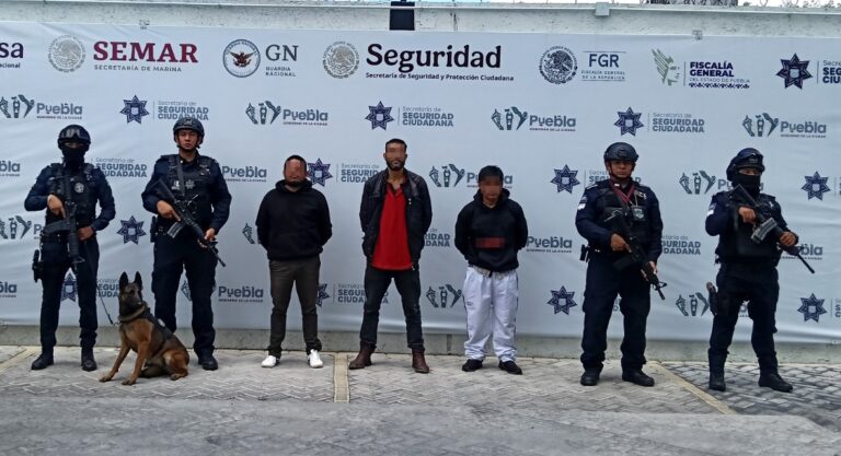 Policías de la Ciudad detienen a tres presuntos asaltantes de negocios con violencia