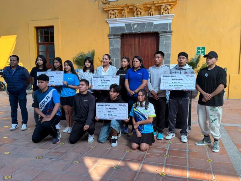 Entrega Lupita Cuautle estímulos a deportistas