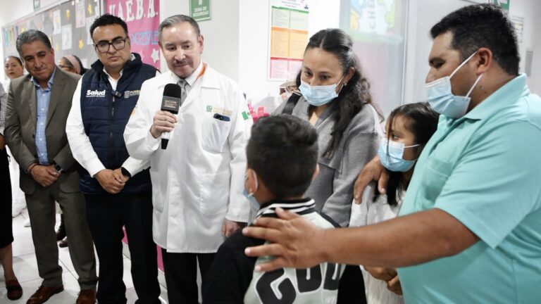 Tras un exitoso trasplante en el Hospital para la Niñez Poblana, Juan Diego regresa a casa