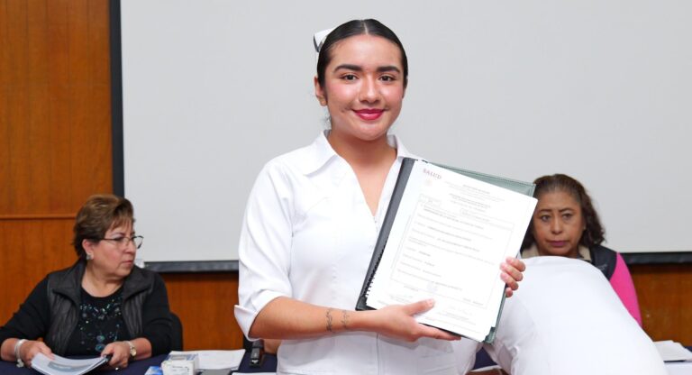 Concluyen formación profesional 91 enfermeras y enfermeros de la USEP