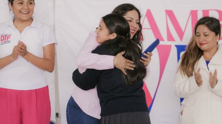 Entrega Lupita Cuautle lentes del programa “Cambiando Vidas con Vistas Saludables”
