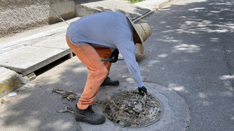 Refuerza Gobierno de la Ciudad limpieza de alcantarillas para prevenir inundaciones por lluvias