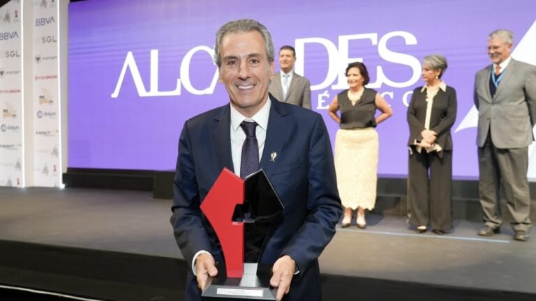 Recibe Pepe Chedraui reconocimiento por calificación perfecta e histórica en transparencia y rendición de cuentas