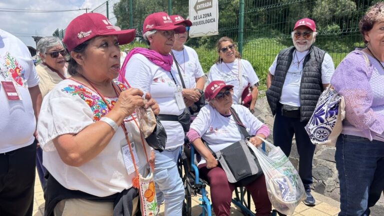 Recibe Gobierno de Cholula a visitantes del programa Colibrí de Plata