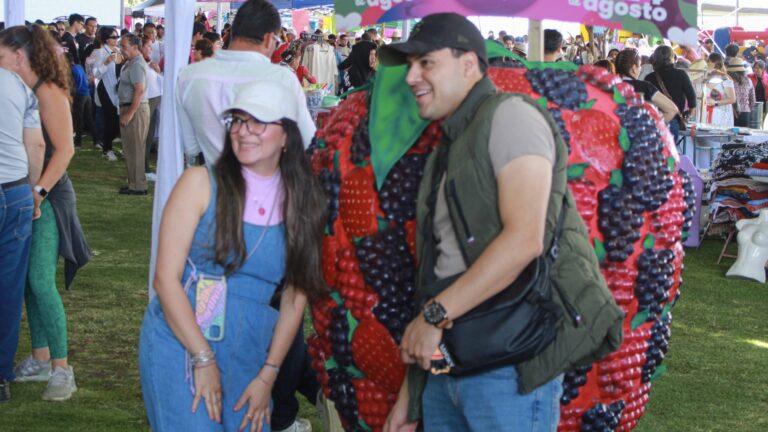 Suman 13 mil visitantes al cierre del tercer día de la Feria de las Berries en Huejotzingo