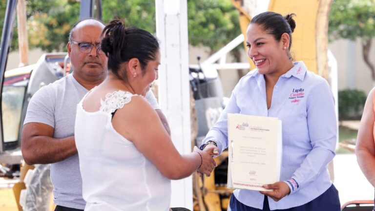 Con nueva biblioteca en San Rafael Comac Lupita Cuautle impulsa la educación