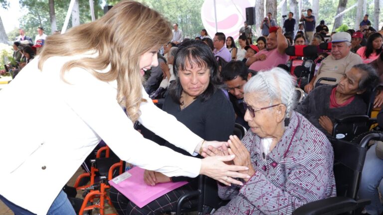 Festejan con el corazón las y los Abuelitos