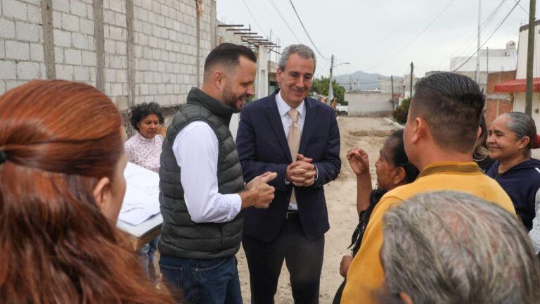 Supervisa Pepe Chedraui obras de pavimentación en la Junta Auxiliar de San Francisco Totimehuacan