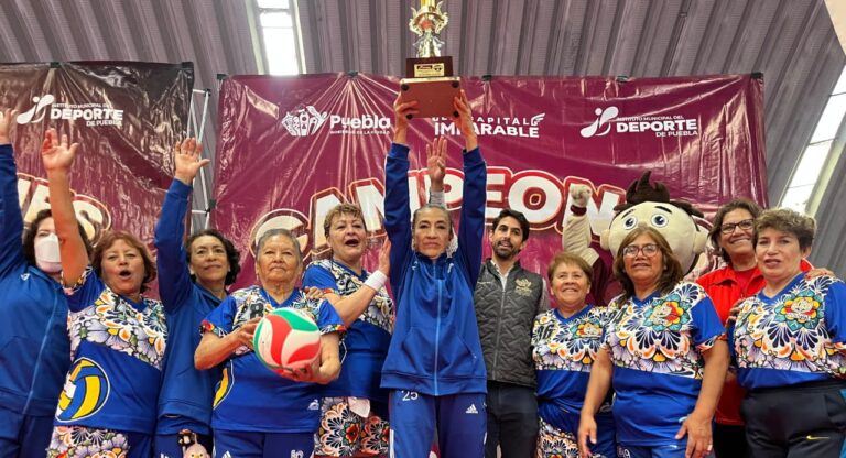Adultos mayores demuestran su pasión deportiva en el Torneo de Barrios de Cachibol