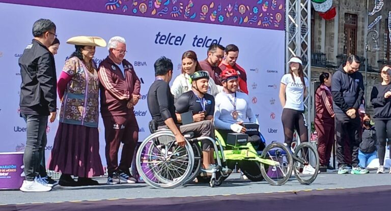 Poblanos conquistan el Maratón de la CDMX en Silla de Ruedas