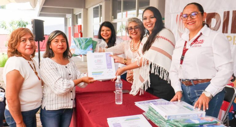 Entrega Tonantzin Fernández Carpetas de Protección Civil a CAIC’s del municipio
