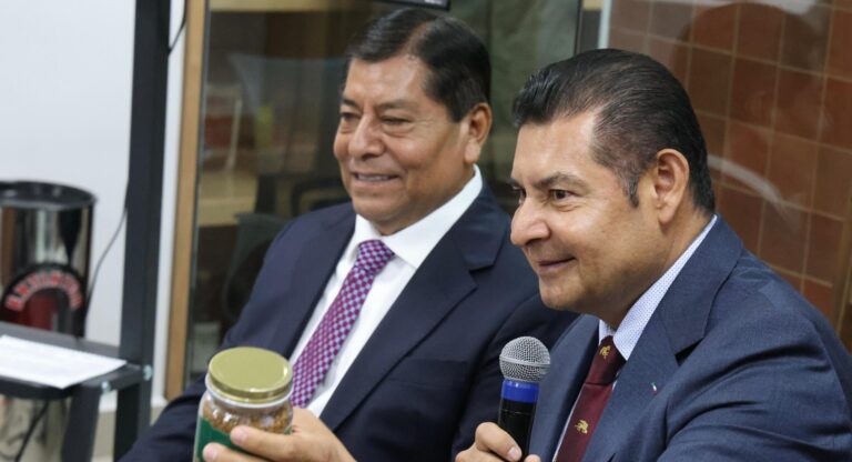 En tiempo récord, avanza 50% obra comunitaria con módulos de maquinaria: Armenta