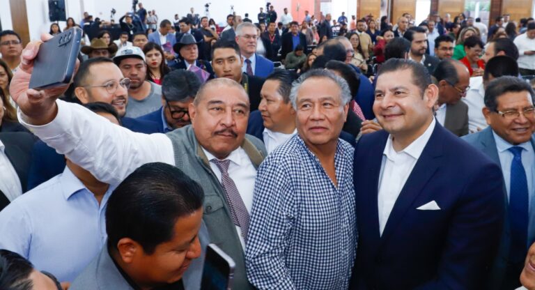 Gobierno de Puebla protege a migrantes con asesoría legal y acompañamiento en EUA