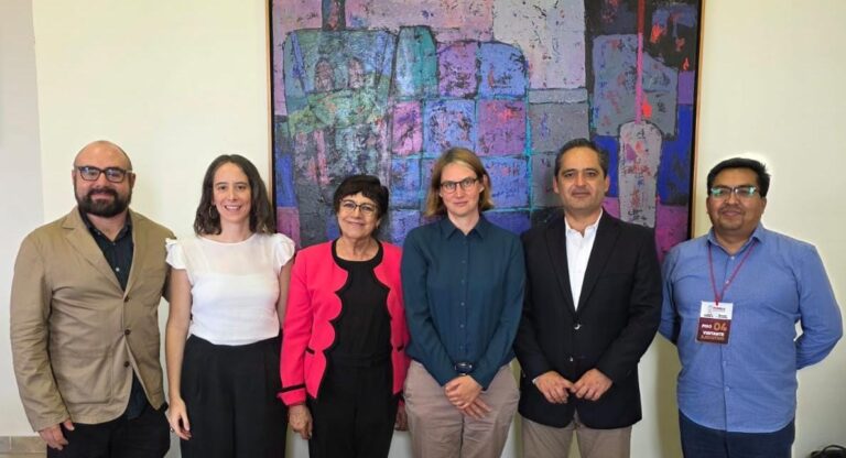 Gobierno de Puebla sostiene encuentro con Charlotte Guth artifice de la red ciclista de Paris