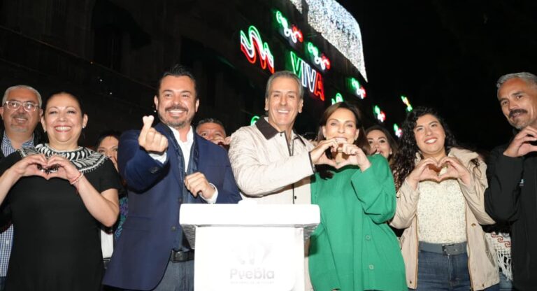 Pepe Chedraui iluminó el primer cuadro de la ciudad por las Fiestas Patrias 2025