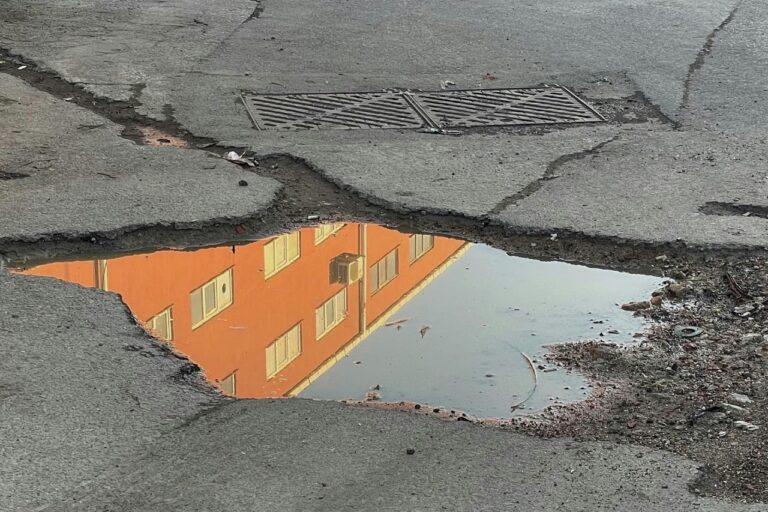 Los baches generan más contaminación: académica IBERO Puebla lo explica