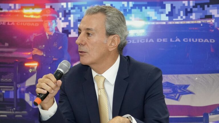 Anuncia Pepe Chedraui incremento salarial y apoyos escolares para policías