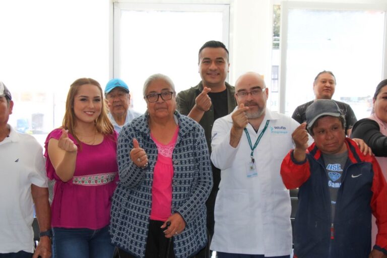 Shamy Spezia impulsa inclusión con entrega de auxiliares auditivos en Huejotzingo