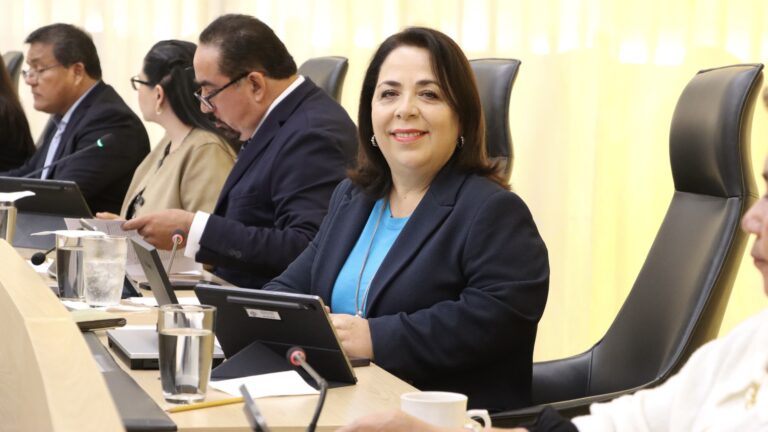 Presentan en el Congreso propuesta legislativa para reducir brecha salarial de género 