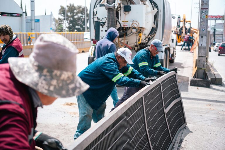 SOSAPACH realiza limpieza en el puente elevado del Distribuidor Vial Cholula