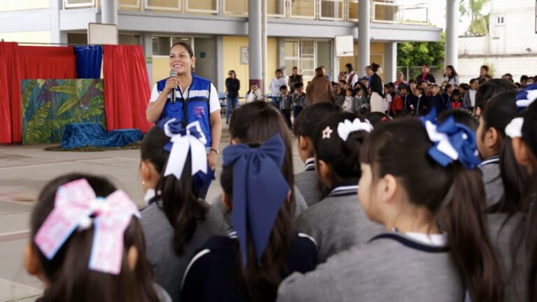 Promueve Lupita Cuautle conciencia ambiental en escuelas con mecanismos de captación de agua