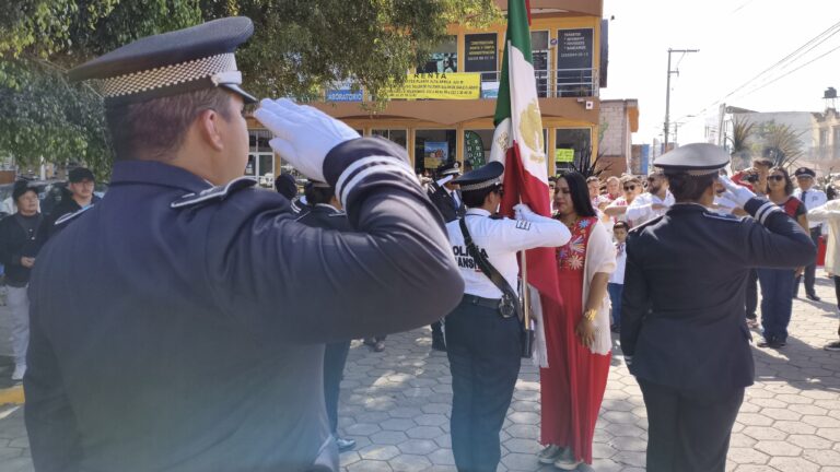 Preside Tonantzin Fernández desfile conmemorativo al 16 de septiembre