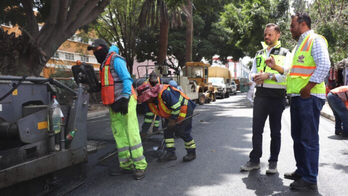 Avanza Gobierno de la Ciudad con rehabilitación vial en avenida 11 Orient
