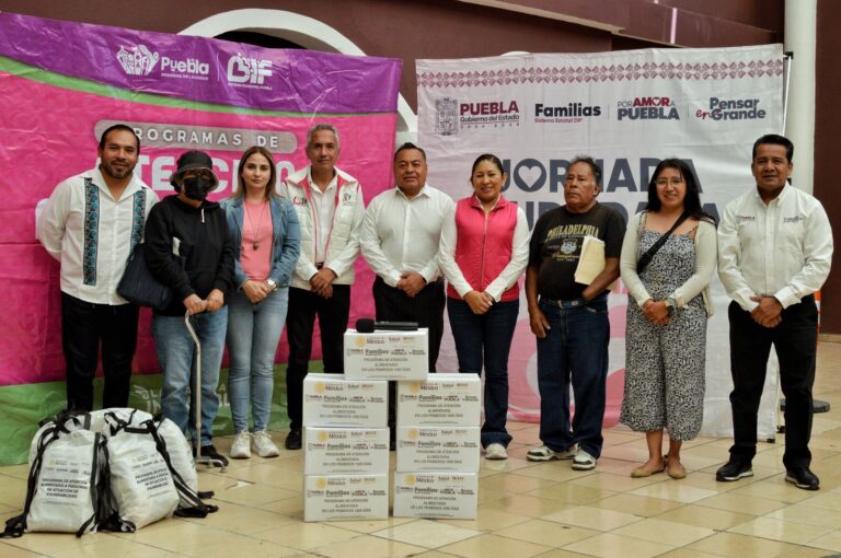 Entrega SMDIF apoyos alimentarios Azumiatla y Totimehuacan