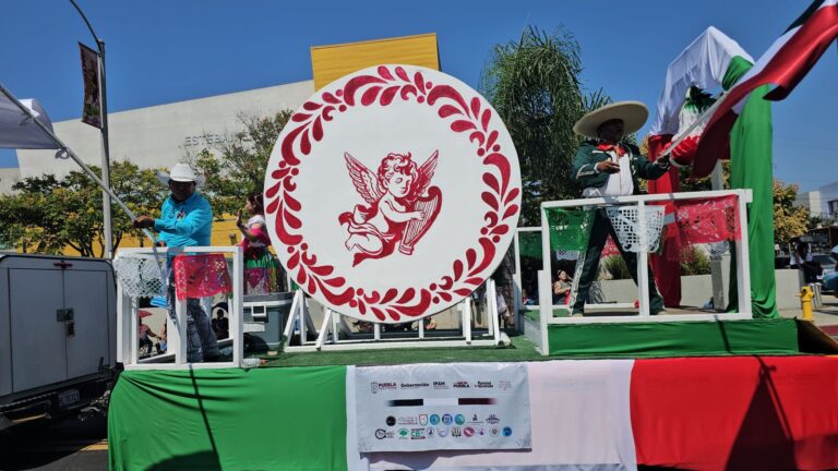 Gobierno de Puebla acompaña a comunidad migrante en festejos patrios en Estados Unidos