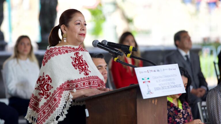 Historia se escribe con nombre de mujer, asegura Laura Artemisa al recordar a la Corregidora