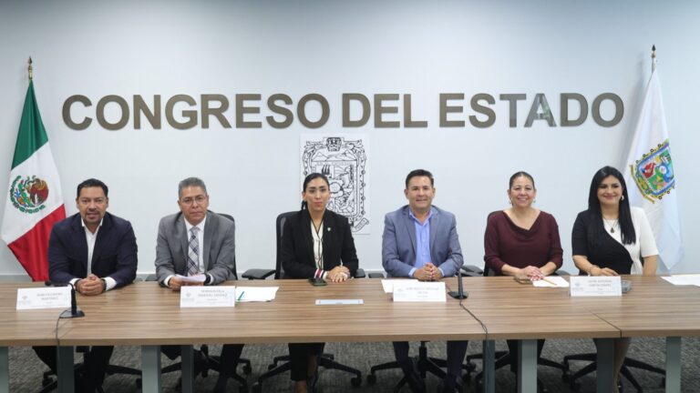 Comisión del Congreso exhorta a servidores públicos a trabajar con legalidad y brindar atención de calidad a la población