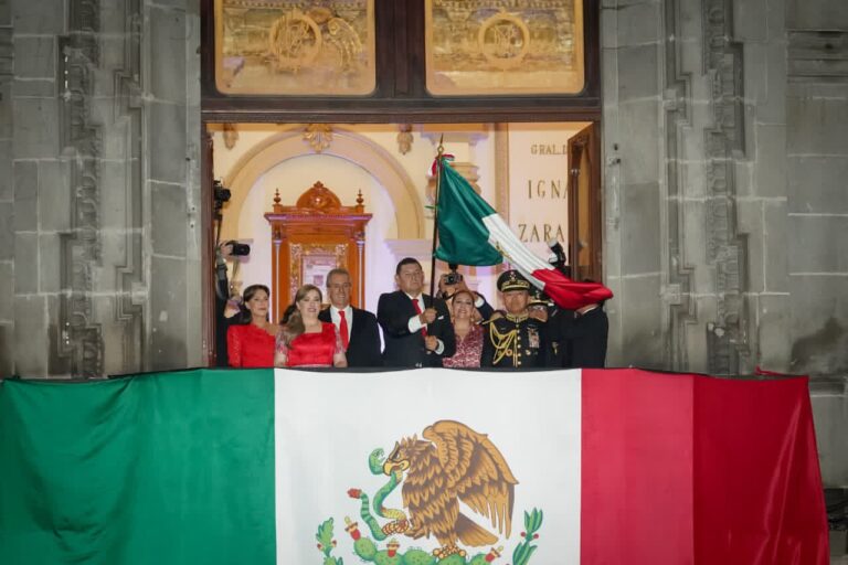 Alejandro Armenta da su primer Grito de Independencia; incluye a Sheimbaum en su arenga