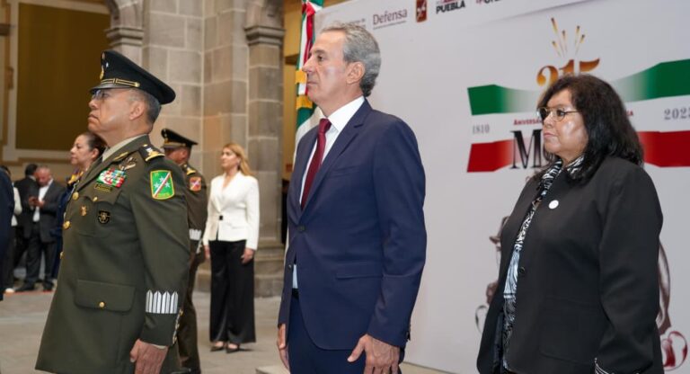 Coloca Pepe Chedraui Bando Solemne de las Fiestas Patrias 2025 en el Palacio Municipal