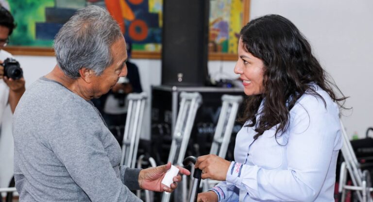 Fortalece Lupita Cuautle la inclusión y bienestar con entrega de aparatos ortopédicos