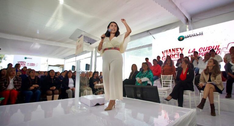 La diputada federal Vianey García rinde su primer informe en San Rafael Tlanalapan