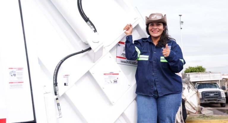 Fortalece Lupita Cuautle el servicio de recolección con nuevas unidades y uniformes