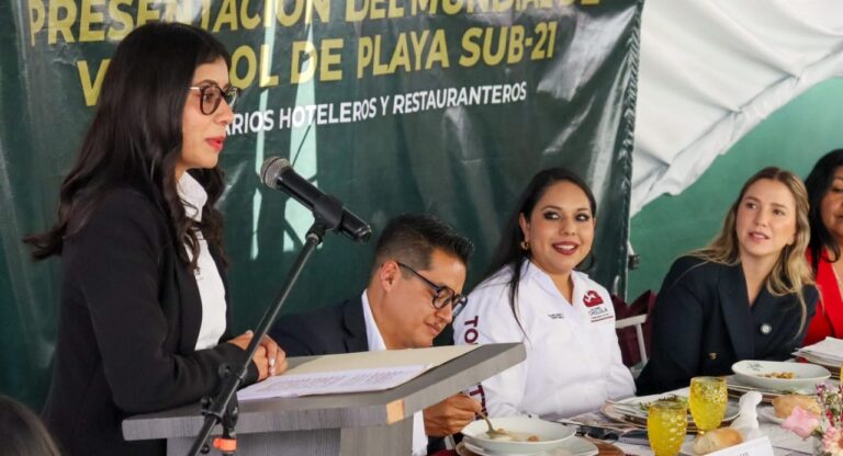 Presenta Tonantzin Fernández el Mundial de Voleibol de Playa Sub 21 a restauranteros y hoteleros de San Pedro Cholula