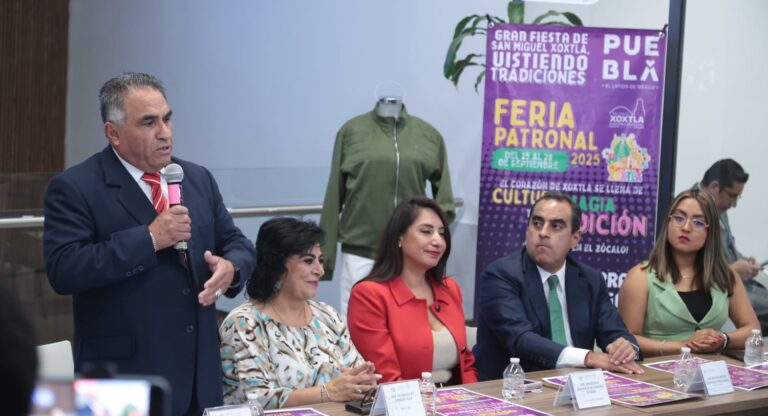 Autoridades de San Miguel Xoxtla presentan cartel oficial de la 33ª Feria de la Chamarra en el Congreso del Estado