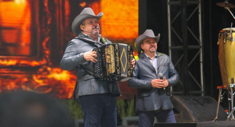 Grupo Pesado conquista a miles en la Feria Patronal de Huejotzingo 2025 con un concierto inolvidable