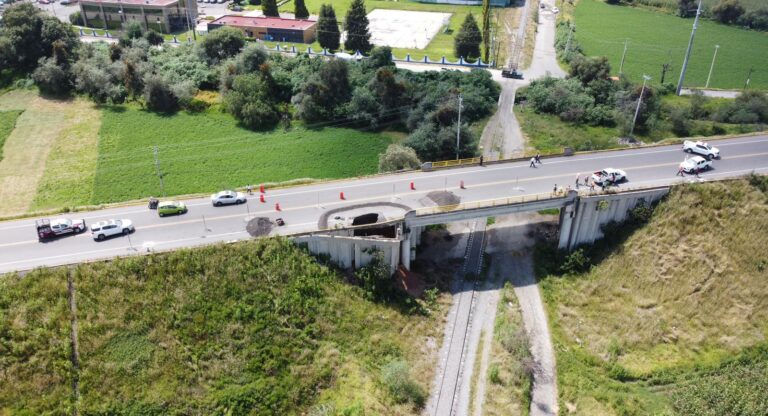 Secretaría de Infraestructura efectúa cierre temporal en acceso al aeropuerto por socavón