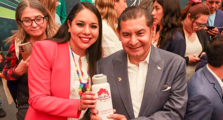 Acompaña Tonantzin Fernández al gobernador Alejandro Armenta en la presentación del Mundial de Voleibol de Playa Sub 21