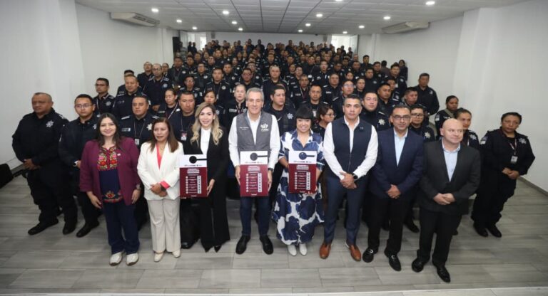 Encabeza Pepe Chedraui ceremonia de clausura de capacitación a policías de la ciudad sobre órdenes de protección