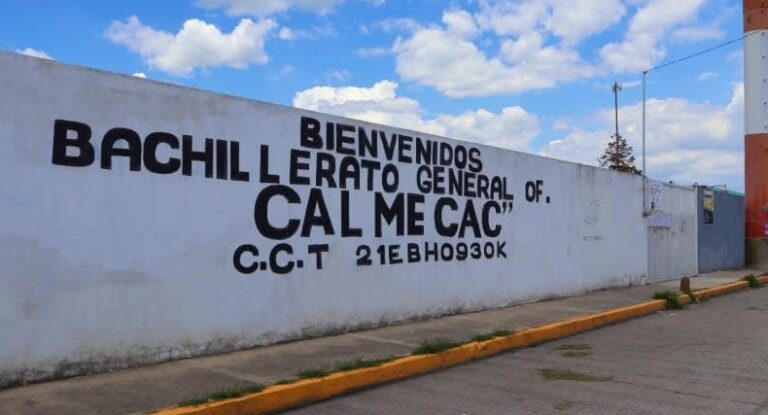 Denuncian a docente y tesorero del bachillerato “Calmécac” por despido injustificado